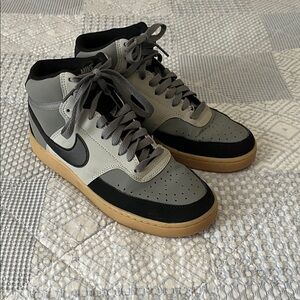 Nike Men's Court Vision Mid Sneakers Size 8